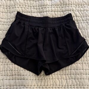 Lululemon 2.5 Hotty Hot Short
